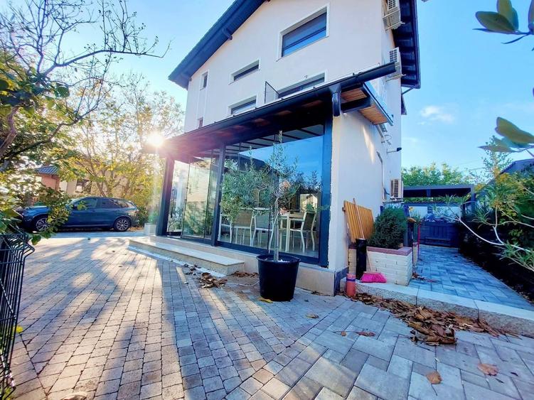 Casă individuală cu 6 camere cu Teren 313 Mp în Dobroești