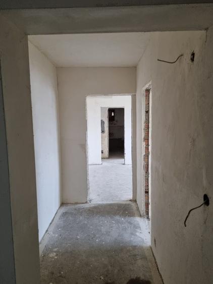 Apartament cu 3 camere semidecomandat în Central