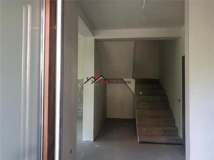 Duplex 4 camere, 120 mp utili,teren liber intre 50 si 150 mp. Zona foarte buna d - 20