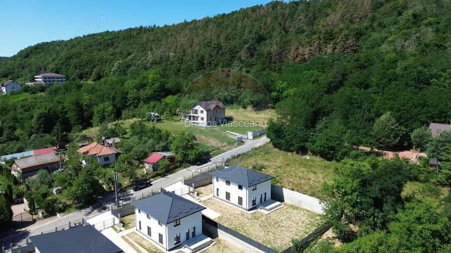 Casa de vanzare la 12 minute de Pite?ti inconjurata de natura