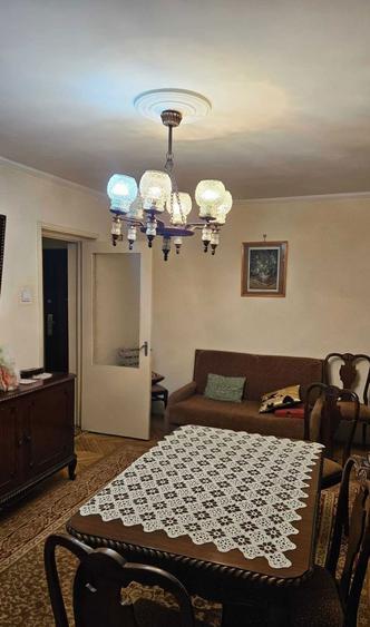 Vand apartament 3 camere ,decomandat, Bibescu Voda,et.6,incalzire centralizata conf 1 - Pitesti - 2