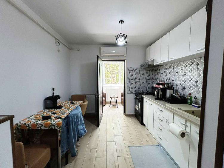 Vand apartament 2 camere decomandat, etaj 1 - 5