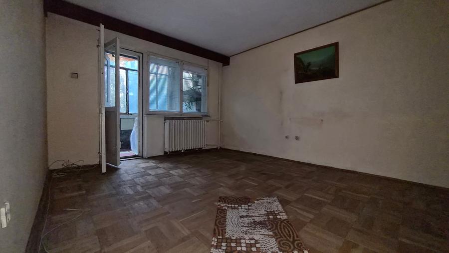 Tomis 1 - ap 3 cam, et 4/4 , gaze la usa (necesita renovare) - 11