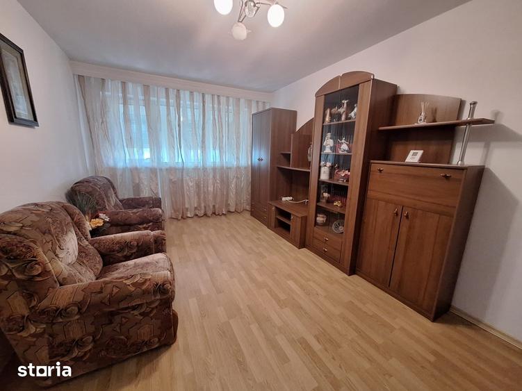 Abator, Sos. Mangaliei, 2 decomandate, 52 mp, la cheie, gaze, 370 Euro - 6