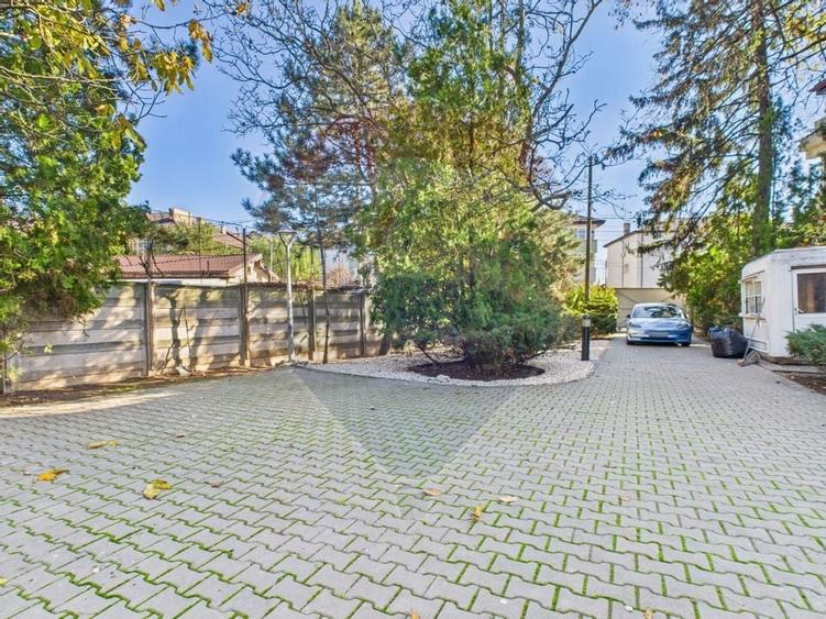 Vilă spectaculoasă în Balotești, curte 5000 mp si piscina interioara - 11