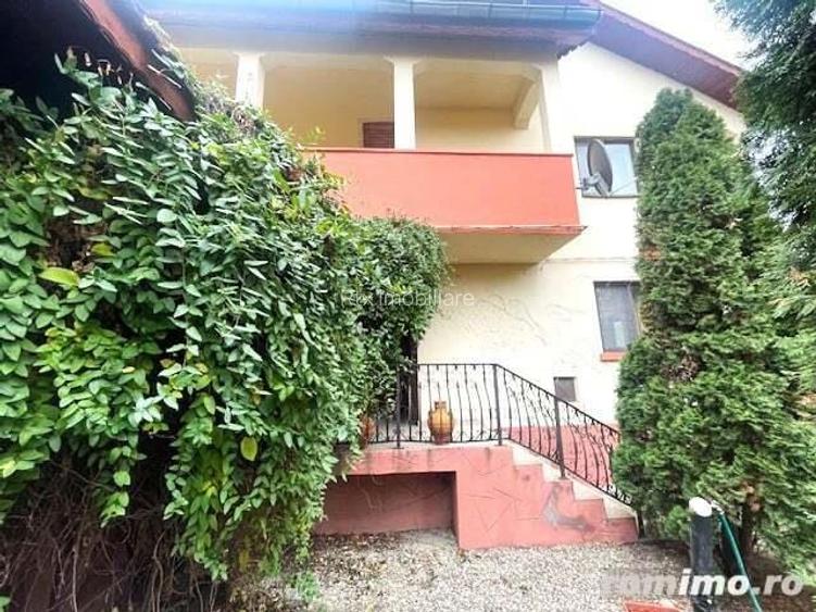 Proprietate cu 1566 mp teren intravilan si Case de locuit+ anexe