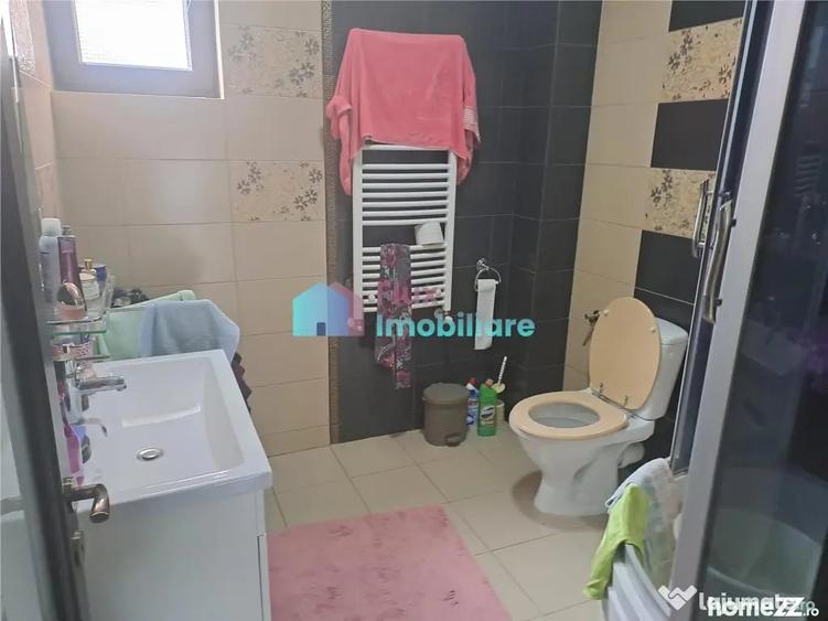 Casă cu 5 camere cu Teren 1600 Mp în Moara