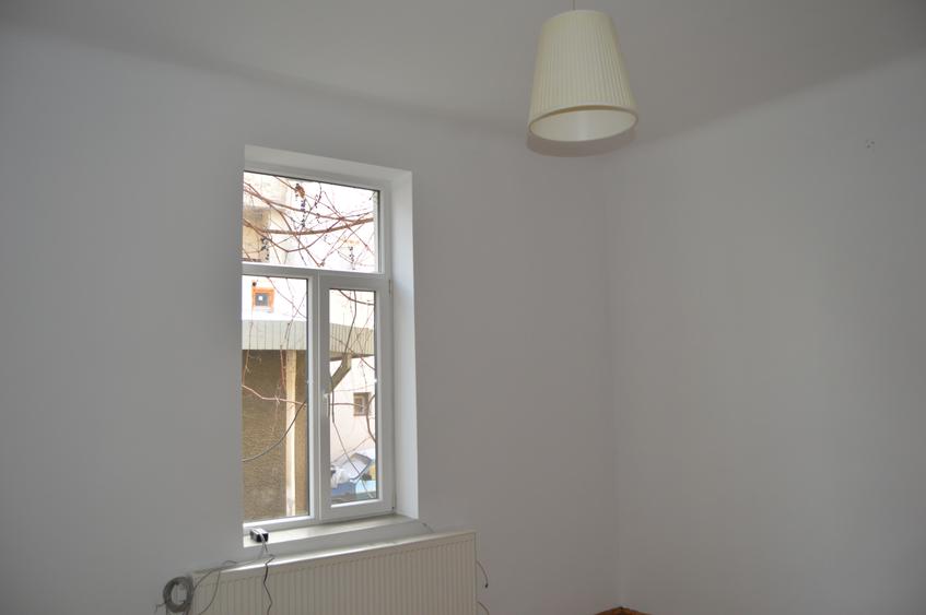 Piata Romana,garsoniera  la parter/1,ideal birou - 2