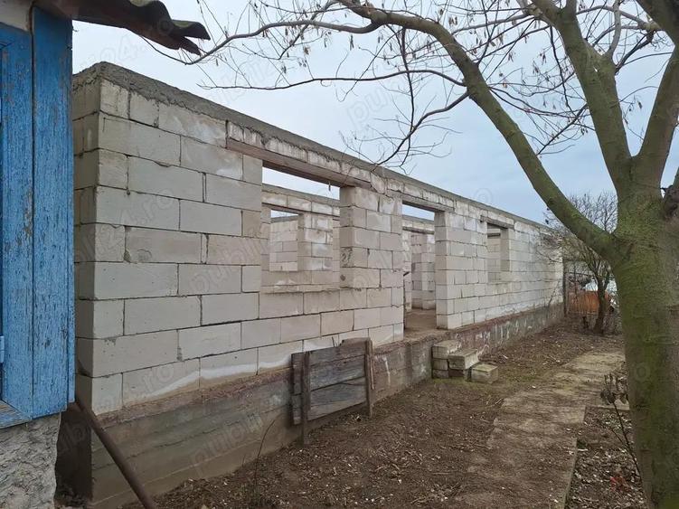 Casa de vanzare + teren - construc?ie noua neterminata - 1