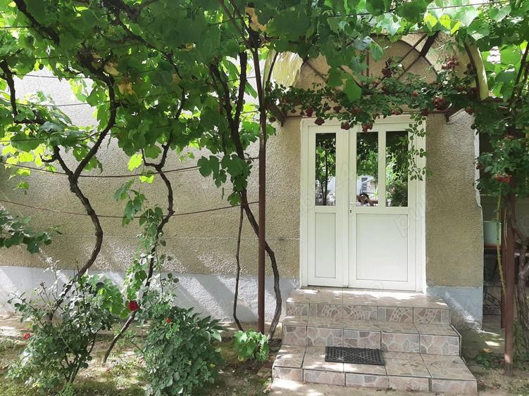 Vand casa in Chisirid. Tel: - 2