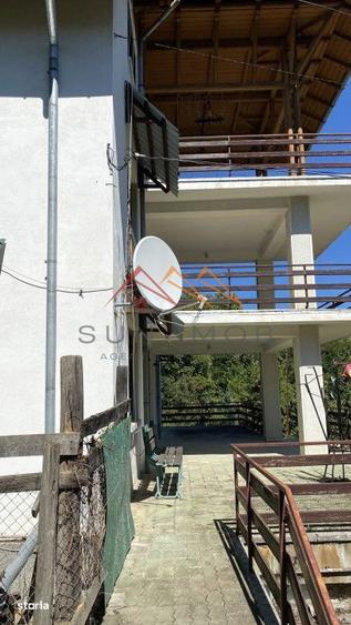 Vila de vanzare, teren 3100 mp, 7 camere, 6 grupuri sanitare, 3 CT, an - 4