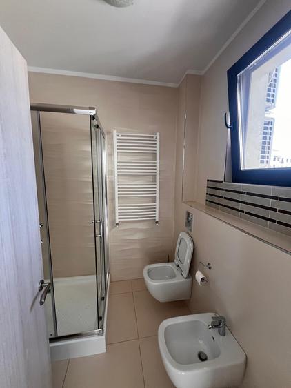 Apartament cu 3 camere semidecomandat în Dorobanți