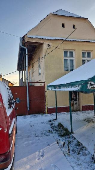 Casa de vanzare, cu spa?iu comercial - 1