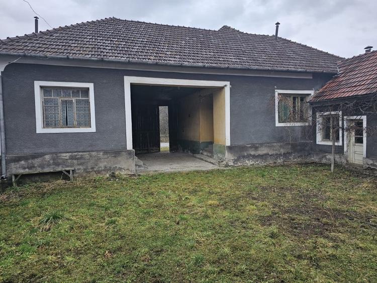 Casa la tara cu 5 camere + teren suprafata 1852 mp, Sat Campani, Bihor - 1