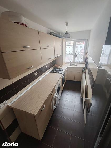 Vand apartament 2 camere et 1 din 4 - 1