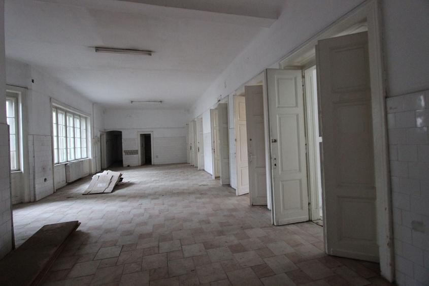 Imobil pretabil cladire de birouri, clinica medicala - Central - 1