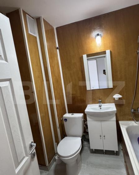 Garsoniera 30 mp, zona 9 Mai - 4