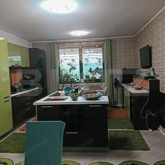 Casa individuala cu 5 camere, 240 mp, 12,8 ari teren, zona nord - 13