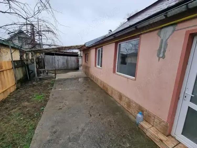 A 39 Proprietarul vinde in Buhu?i ,casa 3 camere la strada , - 5