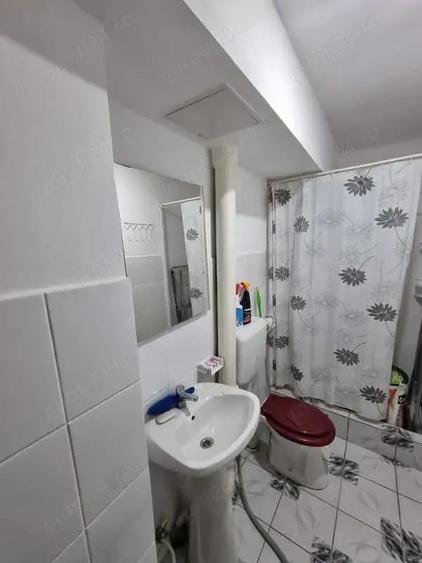 A 34 Proprietarul vinde apart 2 cam demisol strada George Bacovia mobilat ,utilat ,cu centrala ,, - 7