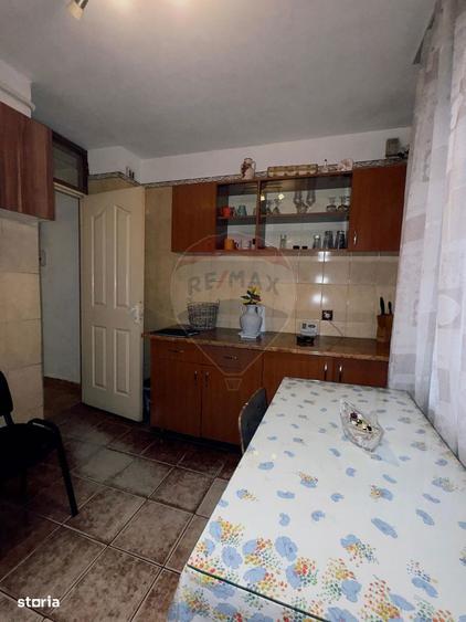 De inchiriat, 4 camere, decomandat, bilateral, centrala proprie, 400 - 8