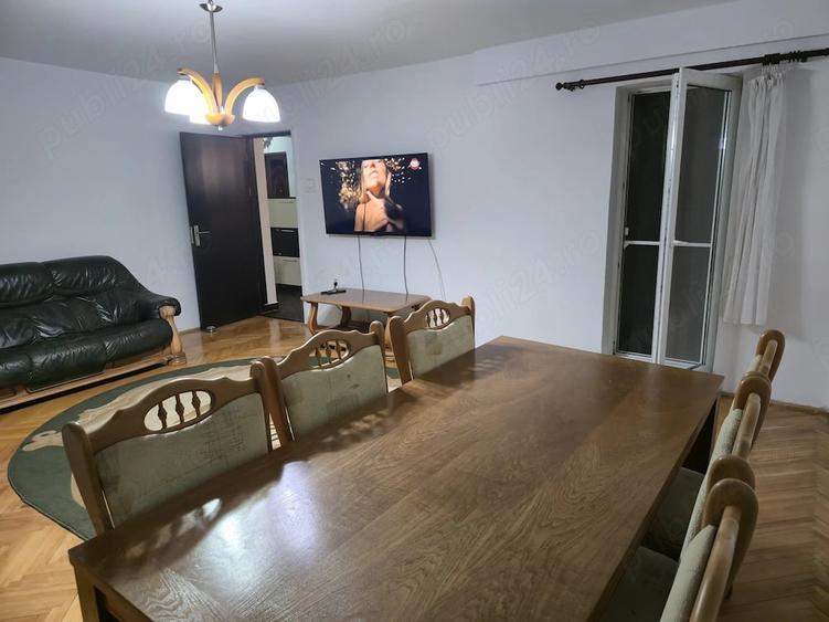 Apartament cu 4 camere decomandat în Central