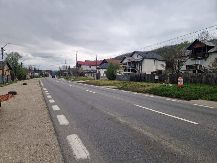 Proprietar Casa Valea Ursului 782 m2 str.principala - 2