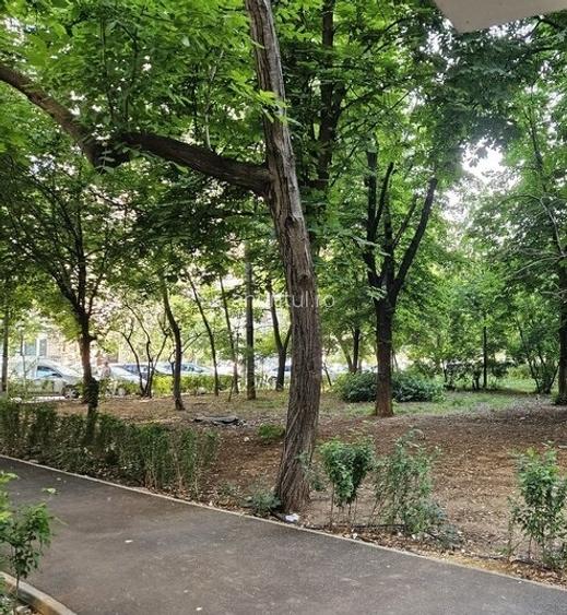 Crangasi Metrou Constructorilor et 1 din 4 Crangasi Metrou Constructorilor et 1 din 4