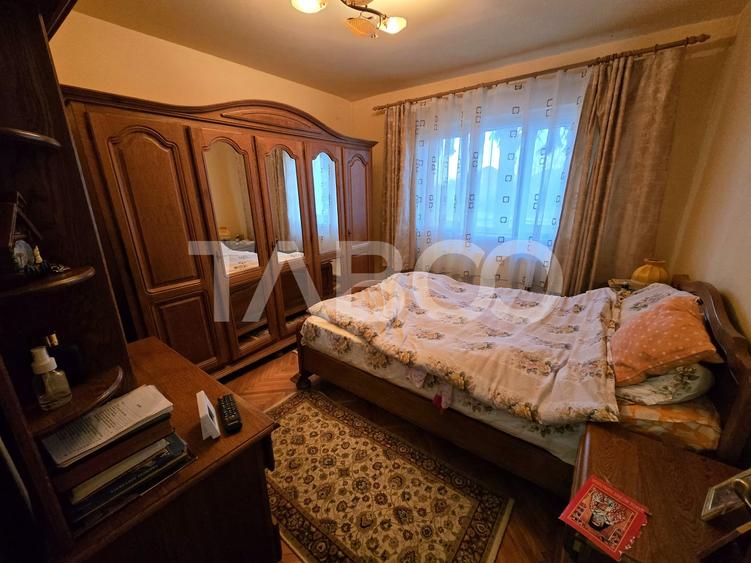 Apartament cu 3 camere decomandat, mobilat în Vasile Aaron