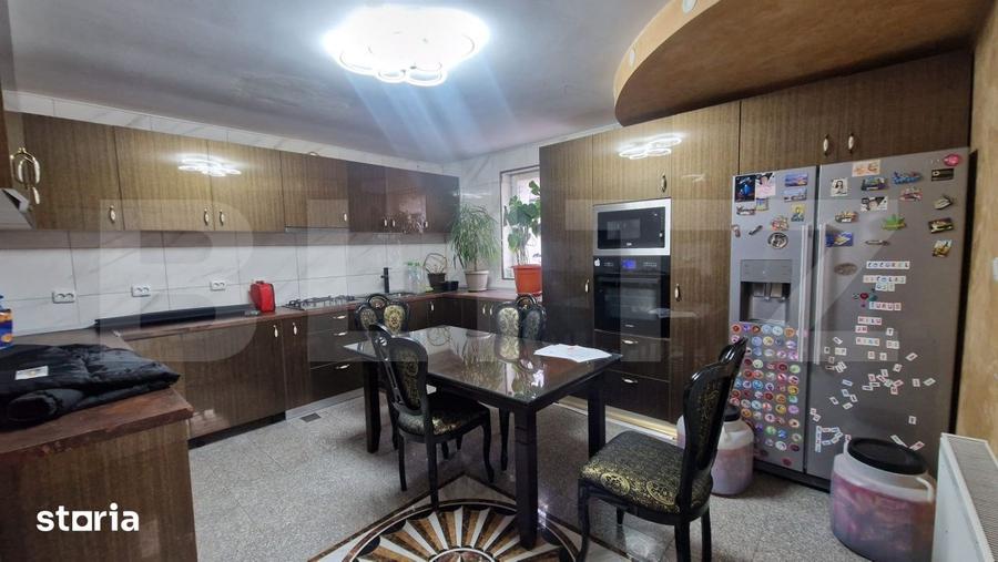 Casă cu 6 camere cu Piscina în Baciu
