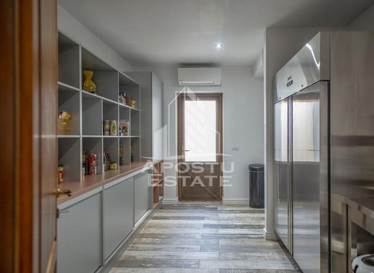Vila,Piscina,teren fotbal,gradina,vegetatie - 7