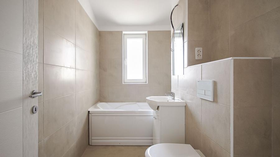 Apartament cu 3 camere decomandat în Sânpetru