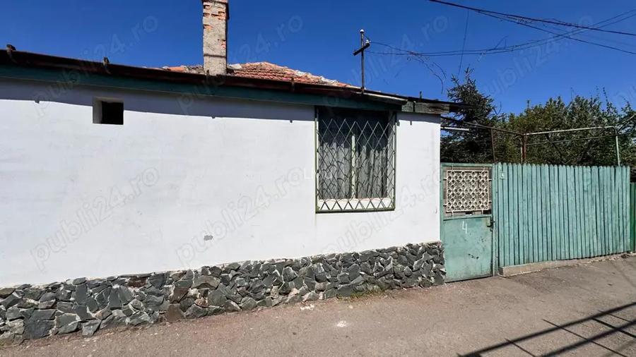 De vanzare Casa batraneasca viile noi De vanzare Casa batraneasca viile noi