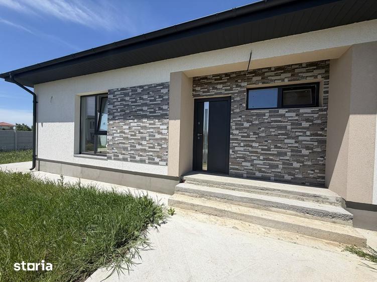 Casa 4 camere Domnesti/ De vanzare / - 1