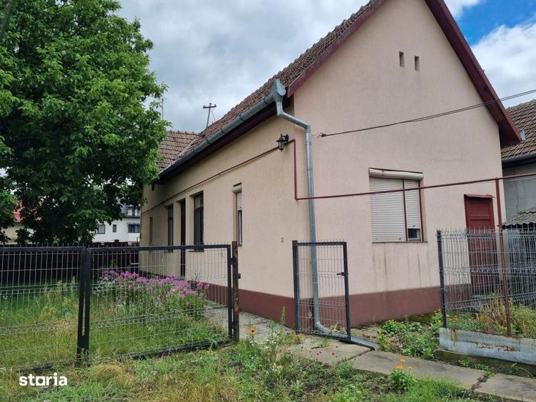 Teren generos 1411 mp cu casa veche si utilitati, zona centrala - 3