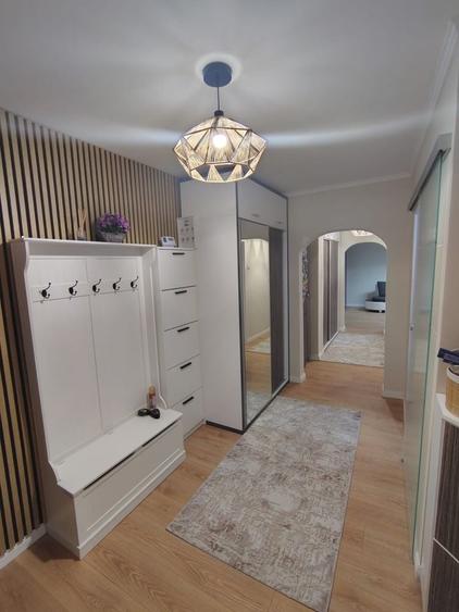 Apartament cu 3 camere decomandat în Micro 5