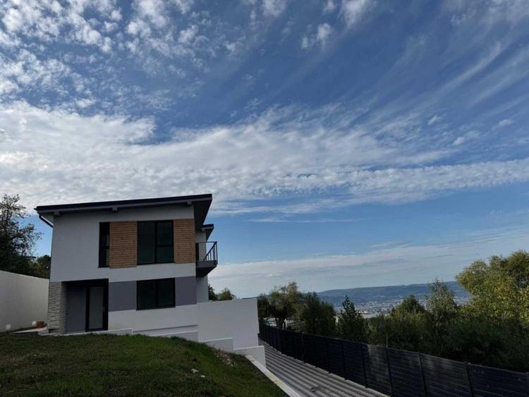 Duplex cu 4 camere cu Garaj în Feleacu