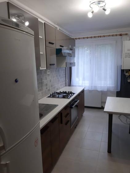 Apartament spațios 3 camere, zona centrala , Poli 2 - 3