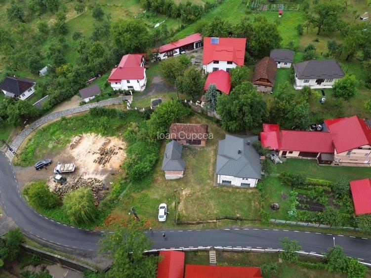 De vanzare casa din caramida cu teren - zona Pensiunea Secret Garden