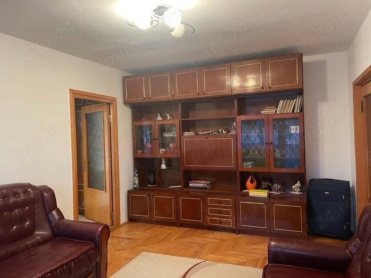 Florilor,3 camere semidecomandat, etaj 4, dormitor,2 bai, balcon, apart. mobilat si utilat,300 euro - 6