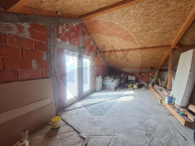 Casa cu 5 camere de vanzare (P+M) in comuna Bolotesti si teren 6266 mp - 11