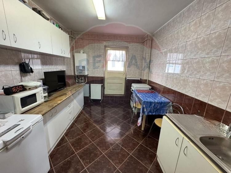 Apartament de vanzare - 4 camere- decomandat-Bistrita Lac - 3