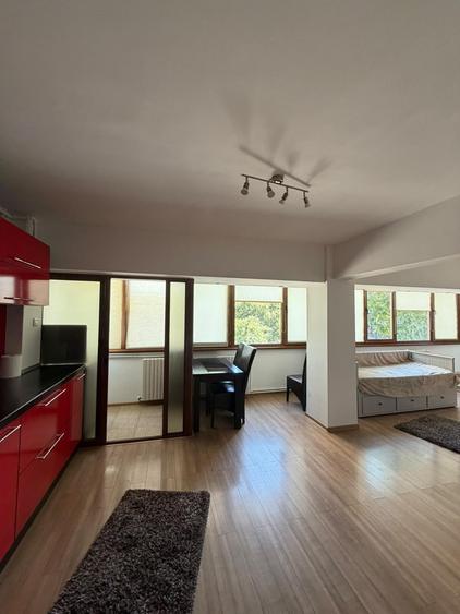 Apartament cu 3 camere decomandat, mobilat în Dacia