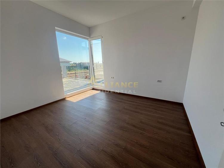 Casa individuala - 4 camere  - 2 bai - in ansamblu rezidential-str asfaltata - 8