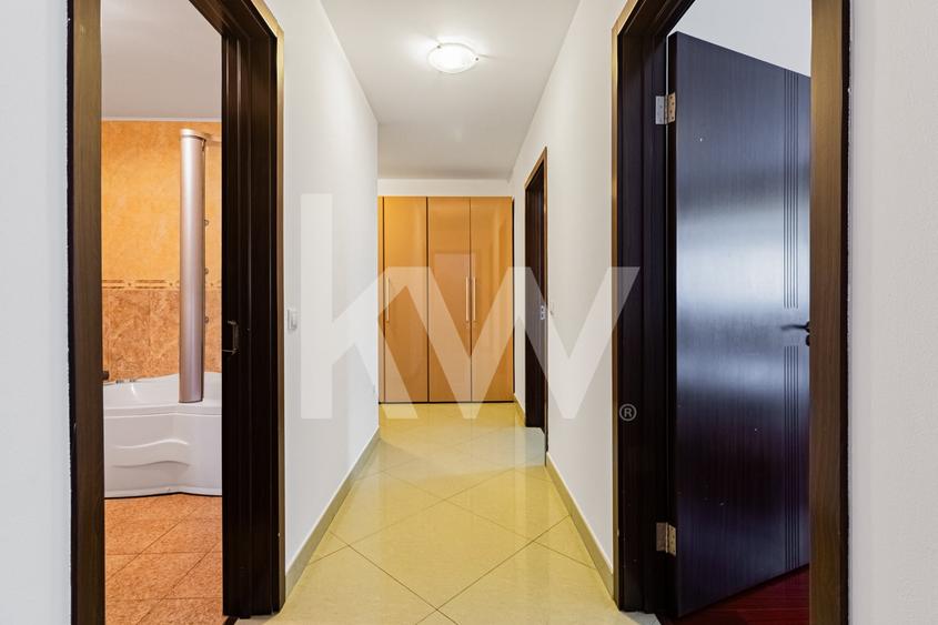 Închiriere apartament 4 camere, acces la parcare cu barieră, strada De Mijloc - 14