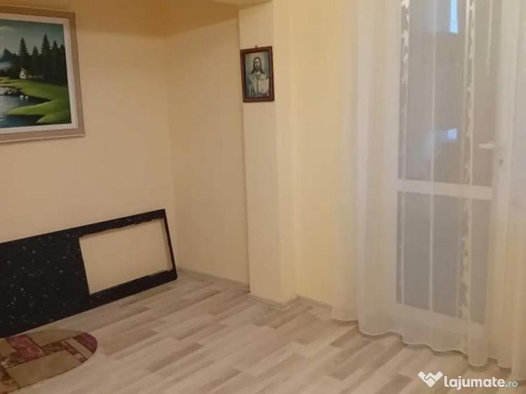 Apartament 3 camere, decomandat, Micro 20 - 1