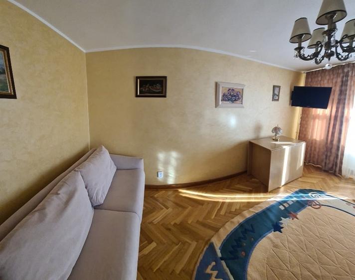 Închiriez apartament cu 3 camere ultracentral - 2