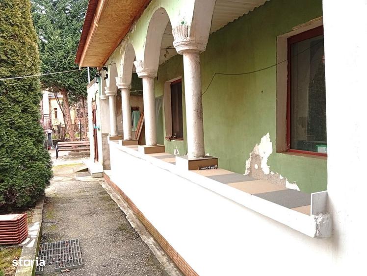 O casa cu doua apartamente in zona centrala - 6