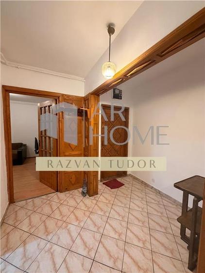 Apartament 3 camere ,centrala proprie,  in Ploiesti ,  P-ta M. Viteazu - 10