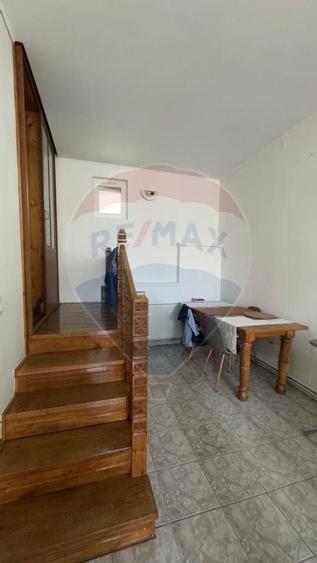 Vila de vanzare in Rucar - 9 camere, gradina generoasa, zona linistita - 10